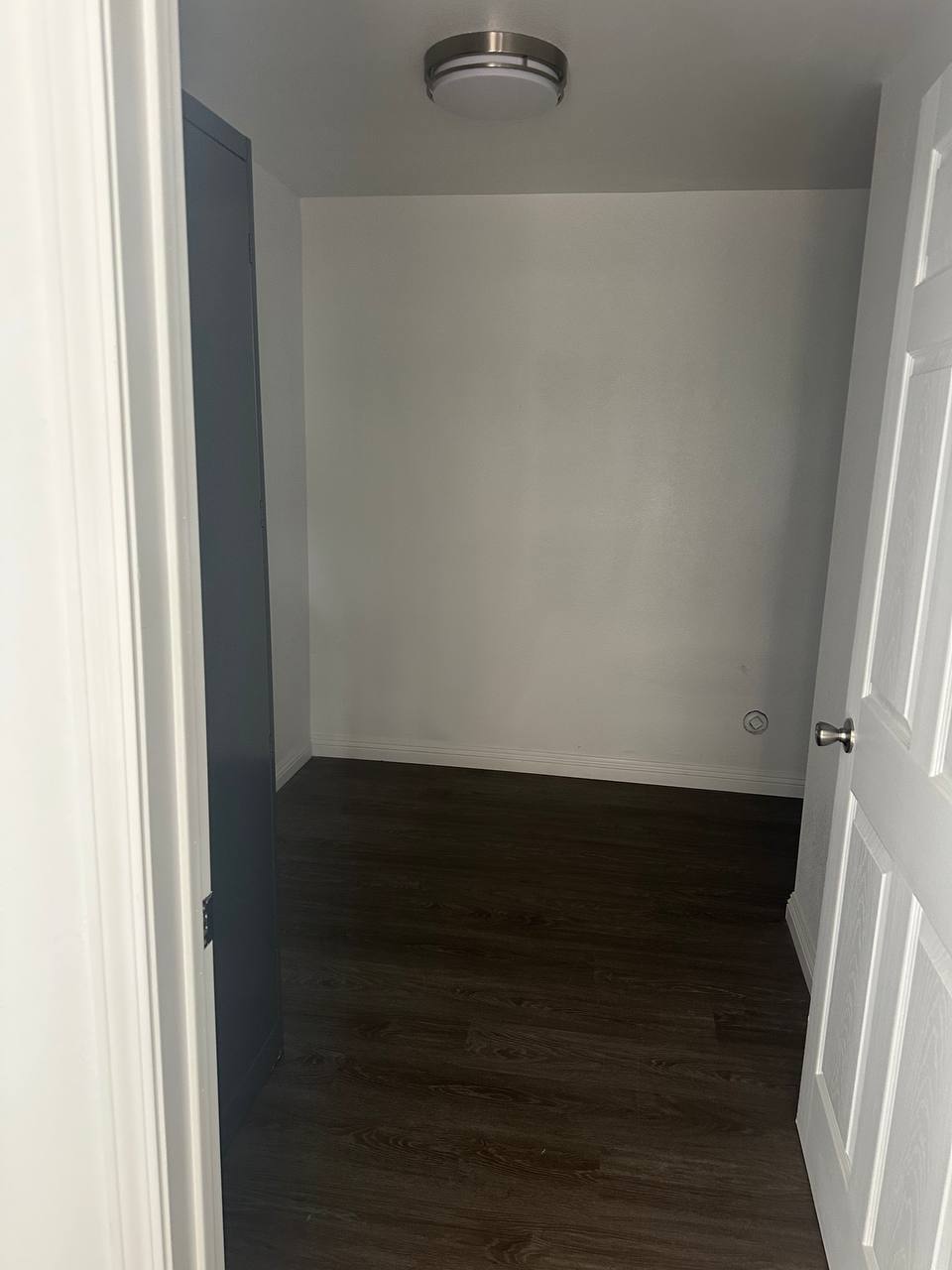 Building Photo - 15122 Burbank Blvd