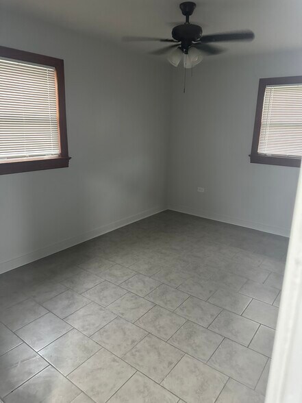 Building Photo - 729 Kenney St