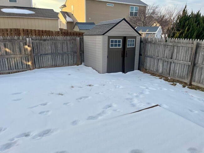 Building Photo - 3 Bed 2 Bath Ranch Style House with Fenced Backyard