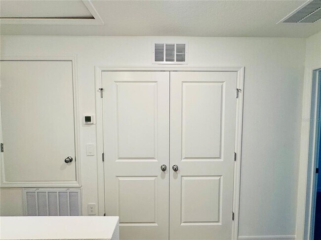 Building Photo - 2923 Skyline Lp