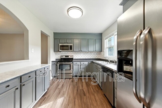 Building Photo - 731 Stanwix Square