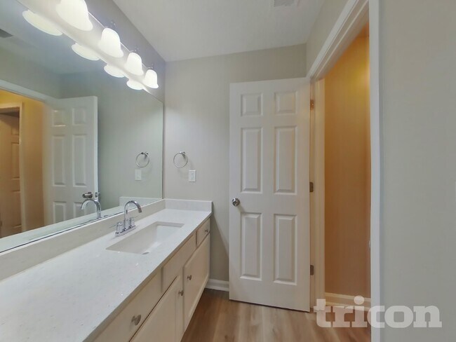 Building Photo - 449 Sarah's Ln