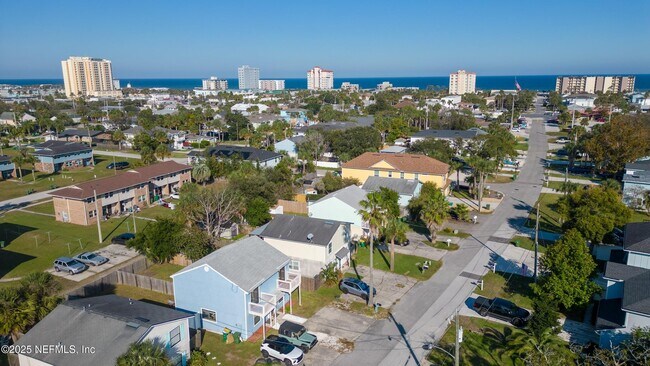 Building Photo - 561 6th St S