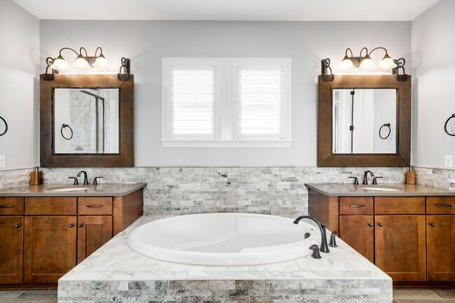 Building Photo - Luxury 4BD, 4BA Backcountry Home with Fenc...