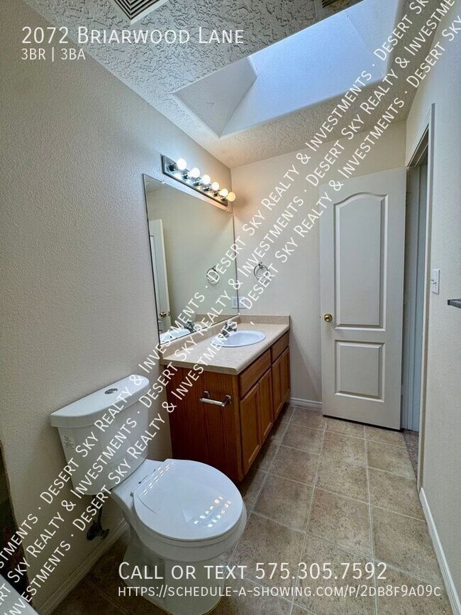 Building Photo - 2072 Briarwood Ln