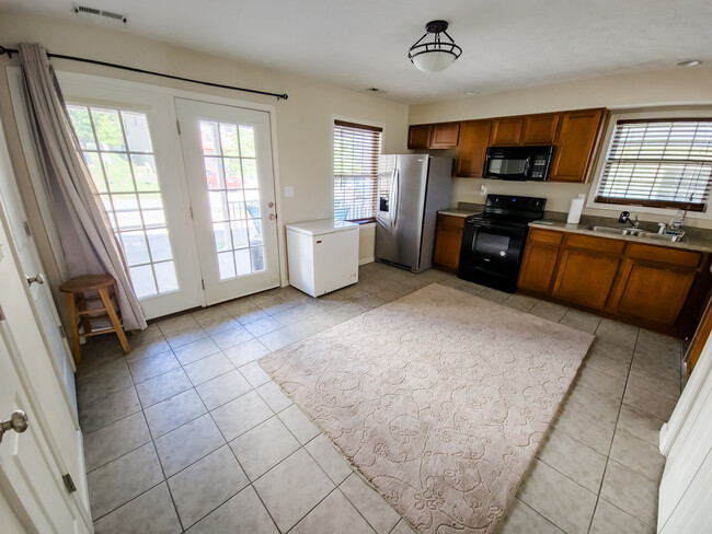 Kitchen - 2609 S Delila Star Dr