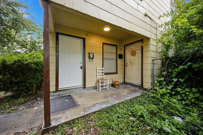 Building Photo - 1228 6th Ave N