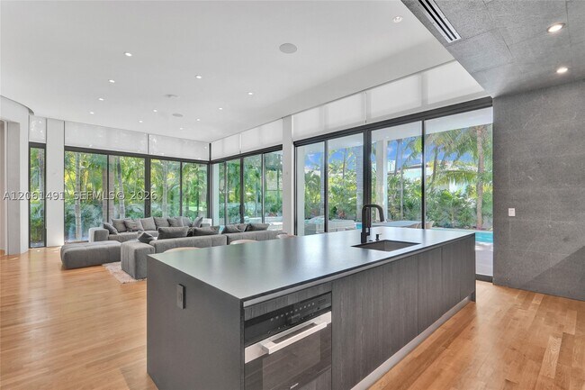 Building Photo - 240 Ocean