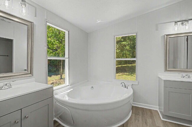 Building Photo - Updated 3-Bedroom Home on 10 acres in Chapel Hill