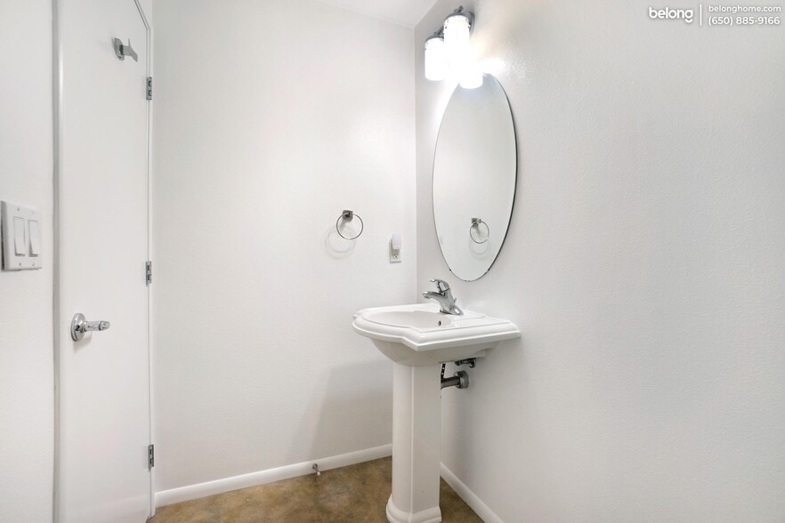 Building Photo - 153 City Limits Cir