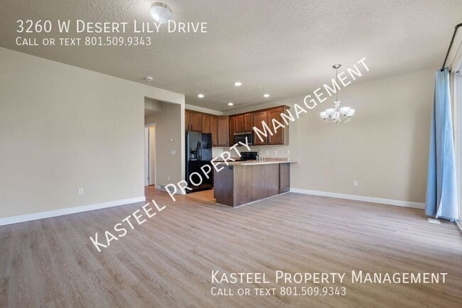Building Photo - 3260 W Desert Lily Dr