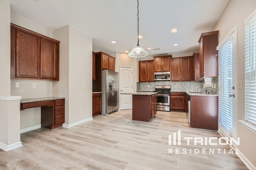 Building Photo - 247 Bollen Ln
