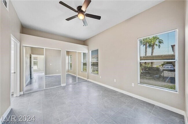 Building Photo - 2305 W Horizon Ridge Pkwy