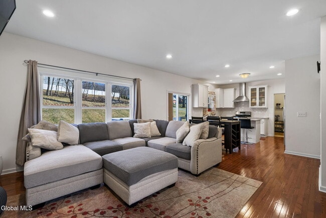 Building Photo - 2 Birch Ct