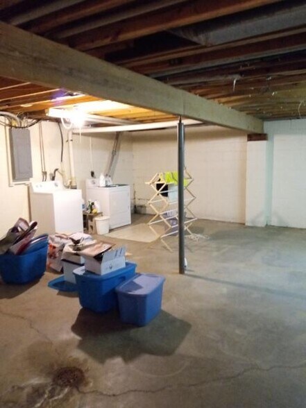 Building Photo - 300 E Saratoga St