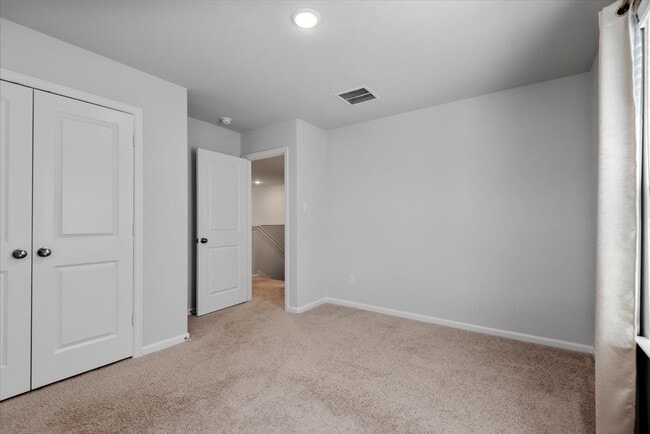 Building Photo - 5728 Palm Flower Dr