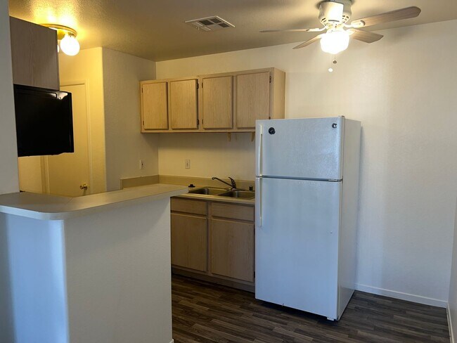 Building Photo - 5211 S Lindell Rd