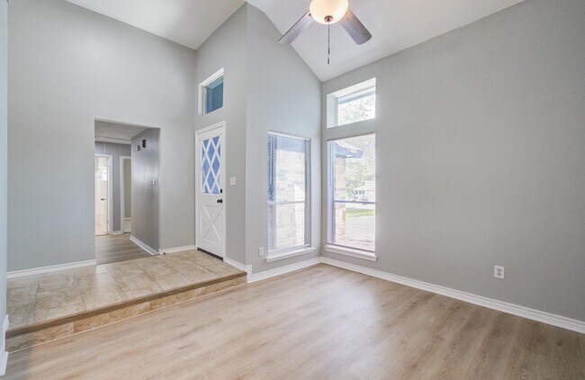 Building Photo - 13215 Bunker Hill Dr
