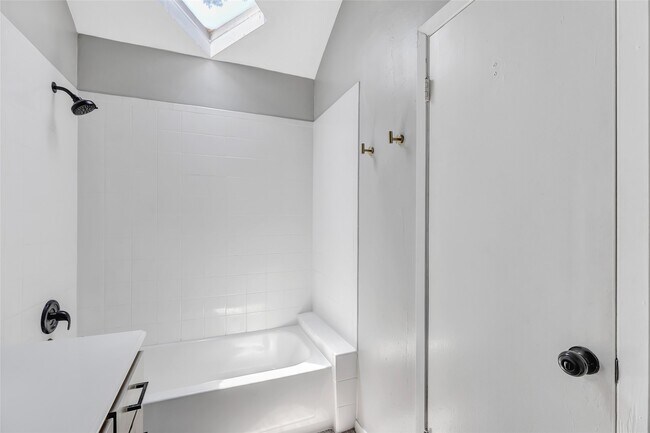 Building Photo - 19011 Sandia Pines Dr