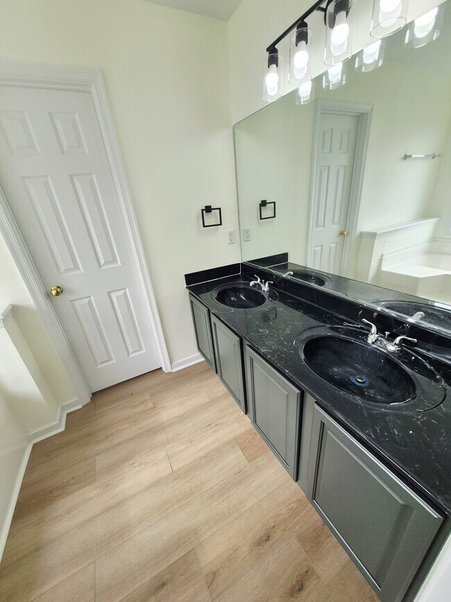 Building Photo - 7221 Oakmere Ct