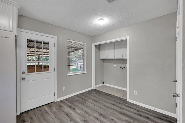 Building Photo - 29806 Lazy Ln