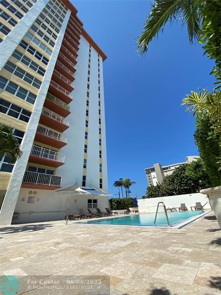 Building Photo - 3000 E Sunrise Blvd