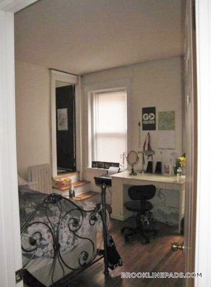 Building Photo - 322 St Paul St