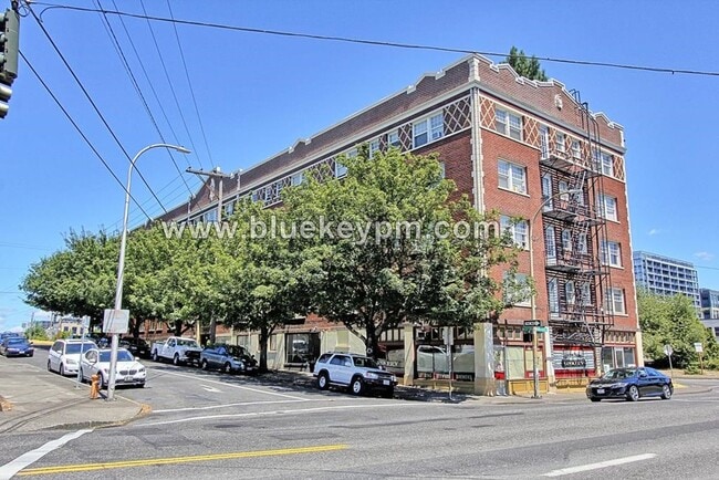 Building Photo - Pearl District Studio Condo in Historic Empress Hotel