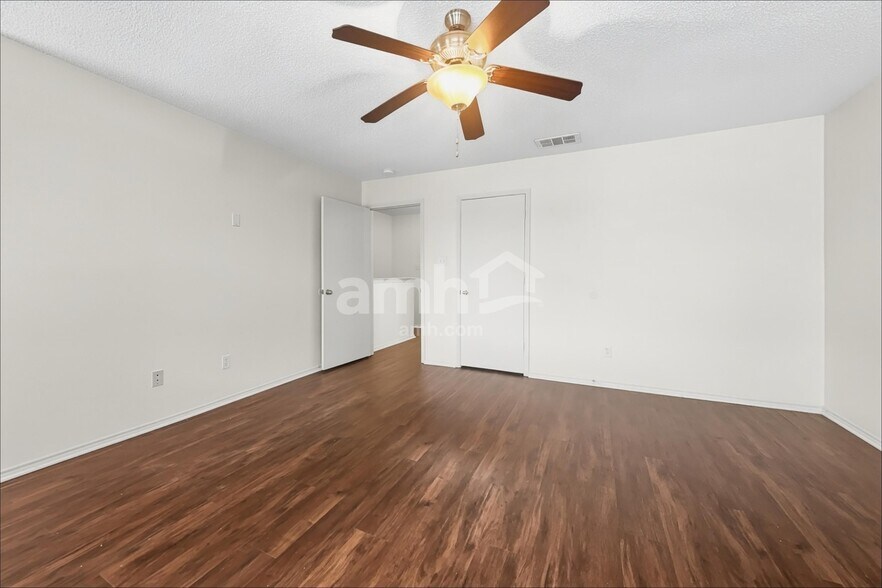 Building Photo - 8551 Western Meadows Dr