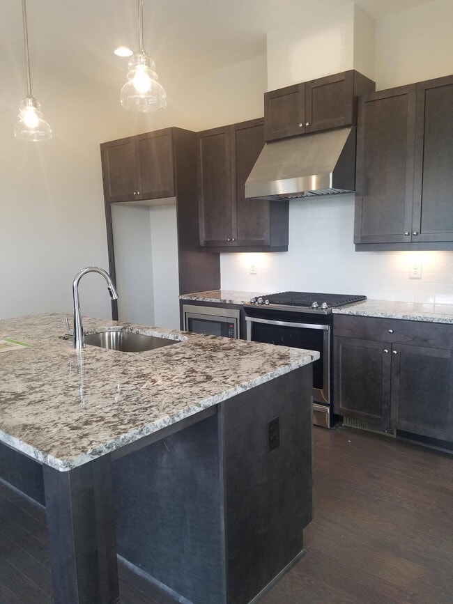 Building Photo - 708 Banton Dr NW