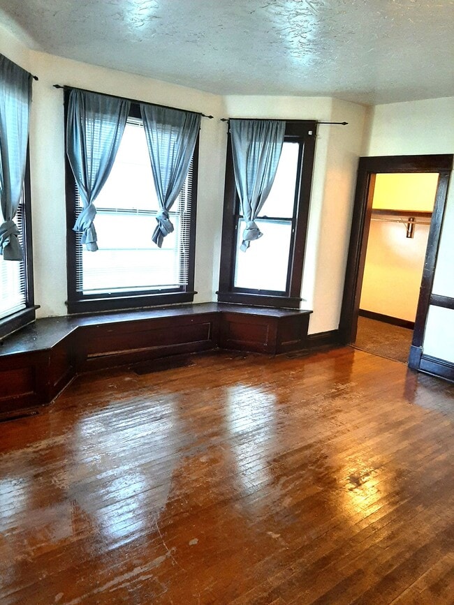 Building Photo - (1614 8th Ave)