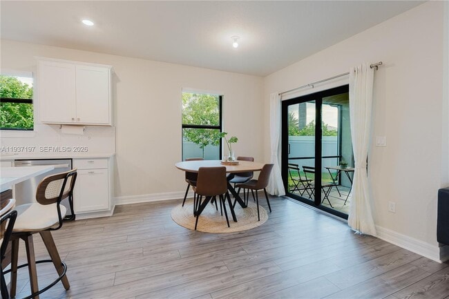 Building Photo - 3001 Hibiscus Ave