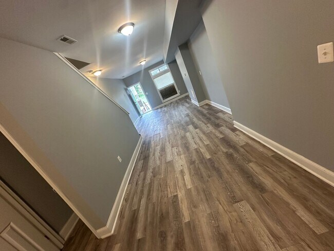 Building Photo - 2bdr 1 ba east Baltimore