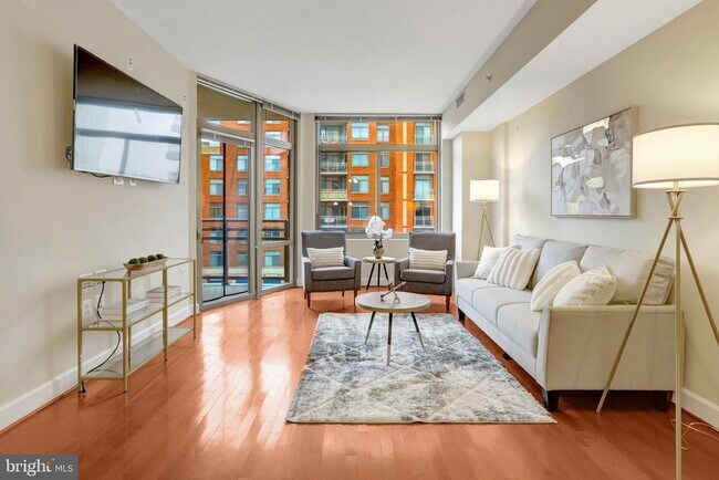 Building Photo - 3650 S Glebe Rd