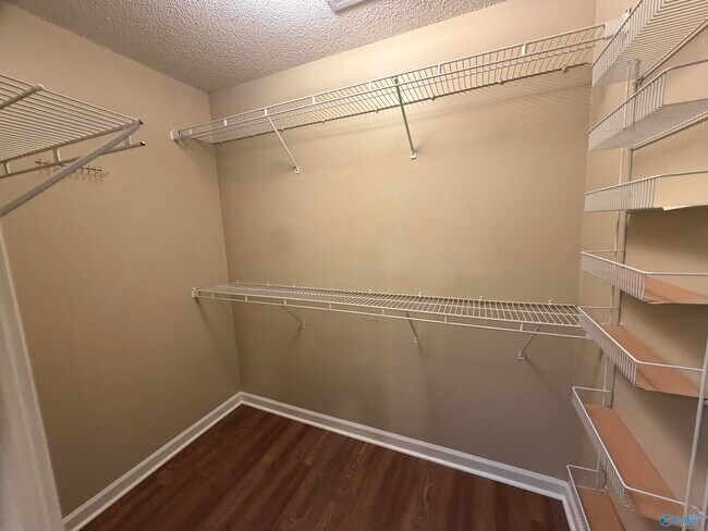 Building Photo - 3029 Battlement Rd SW