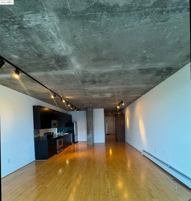 Building Photo - 311 Oak St