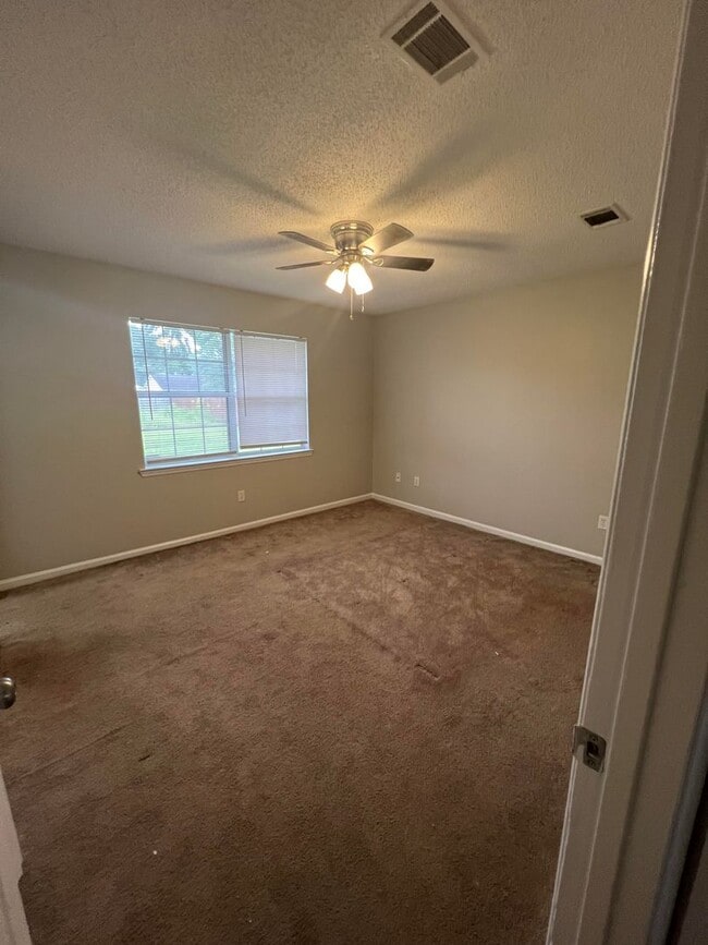 Building Photo - SUMMER MOVE-IN SPECIAL: $500 OFF 1ST MONTH...
