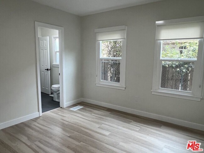Building Photo - 1284 S Highland Ave