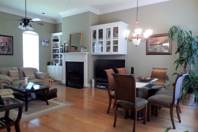 Building Photo - Location and upgrades! 3BR/2BA dbl garage, tons of storage, no carpet!