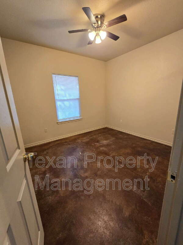 Building Photo - 3705 Mandy Dr