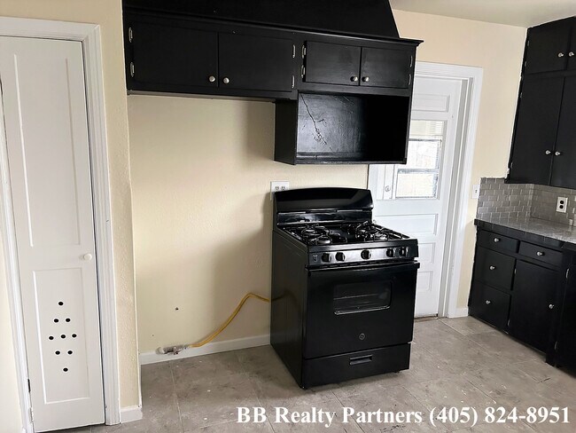 Building Photo - 4533 E 5th Pl