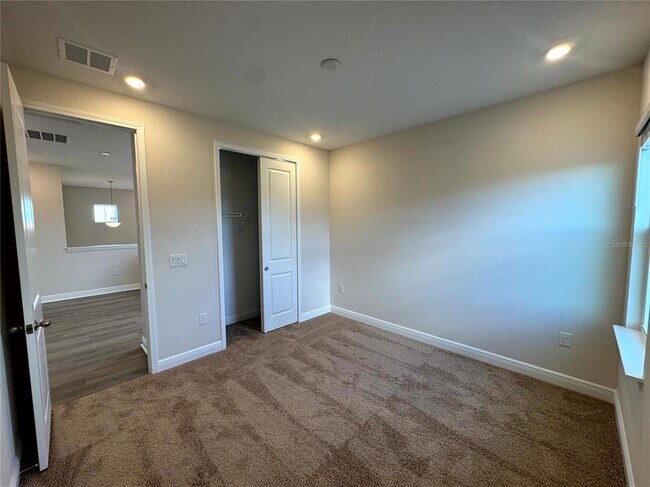 Building Photo - 1900 Sunshine Peak Dr