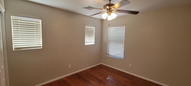 Building Photo - Executive Living Don't Miss Out 4 bdrm