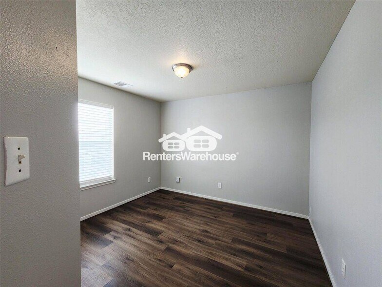 Building Photo - 4075 Mossy Spring Ln