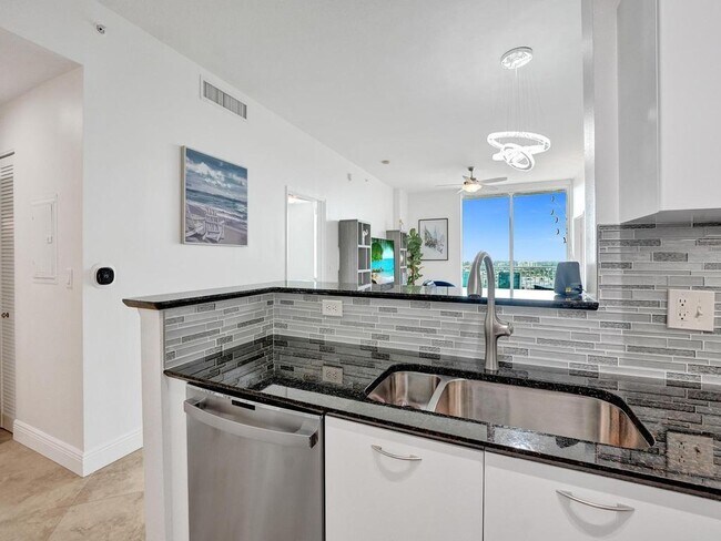 Building Photo - 625 Casa Loma Blvd