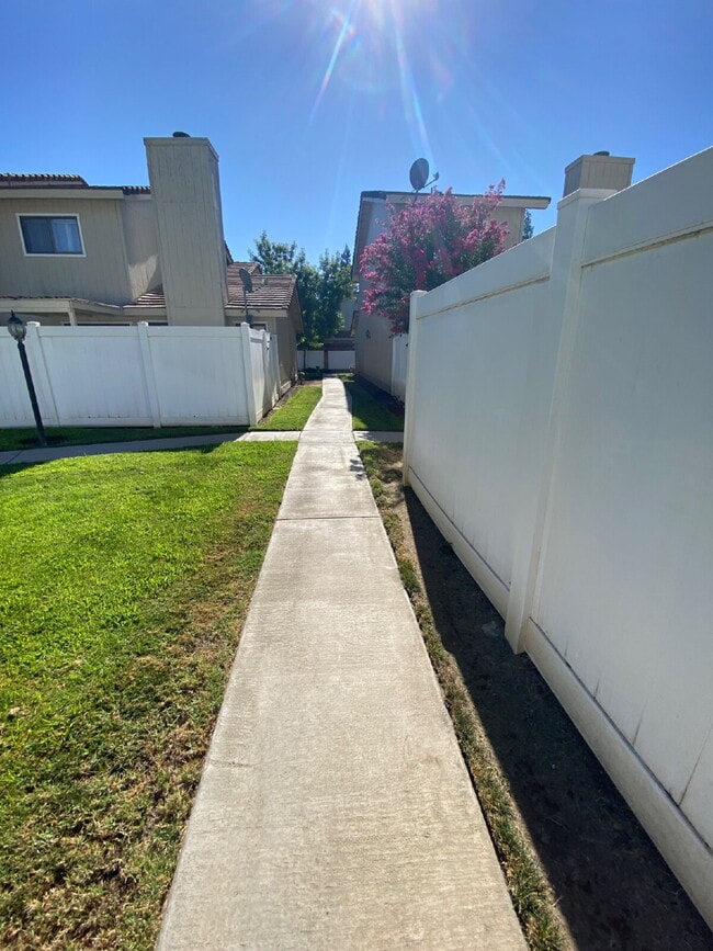Building Photo - Welcome to this beautifully renovated 2-bedroom, 1.5-bathroom condo located in the highly desirab...
