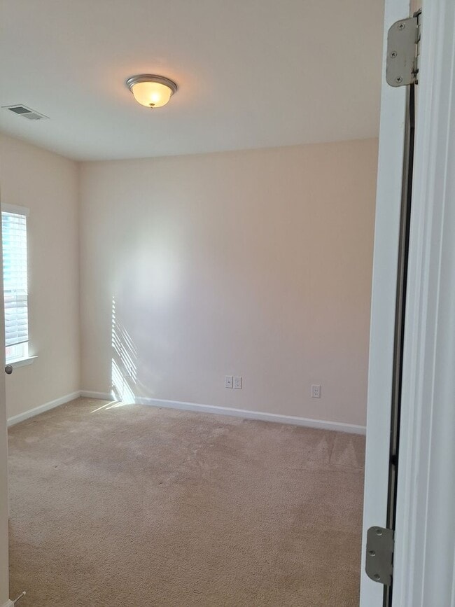 Building Photo - ***HURRY, MOVE IN SPECIAL****Superb Home Located in the Catawba Hills Neighborhood!