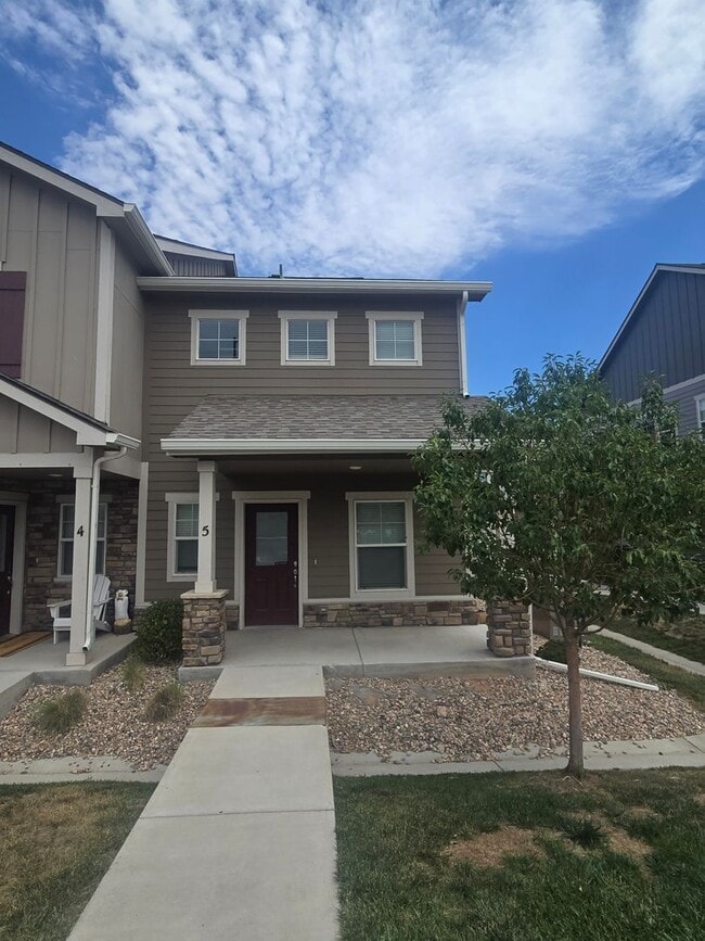 Building Photo - 2421 Ridge Top Dr