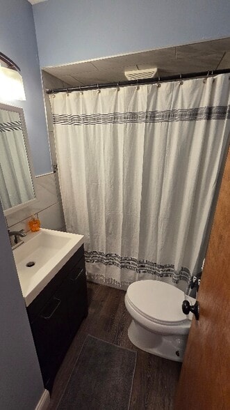 Building Photo - 7318-7320 Wakefield Ave