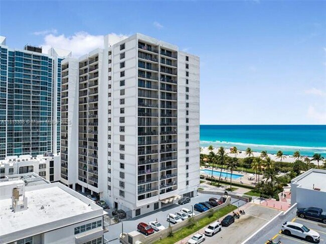 Building Photo - 2625 Collins Ave